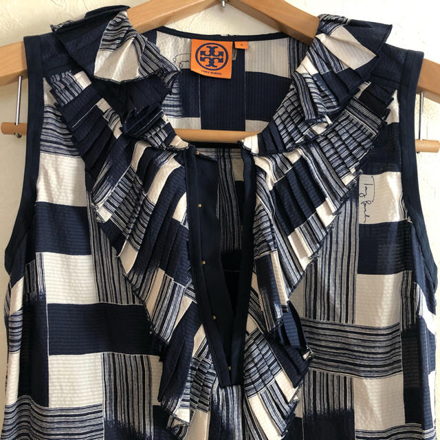 Tory Burch(トリーバーチ)の☆モモキチ様専用☆ トリーバーチ　ノースリーブブラウス レディースのトップス(シャツ/ブラウス(半袖/袖なし))の商品写真