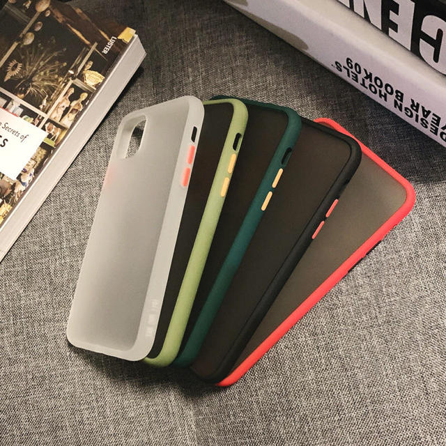 iPhone 11  スマホケース　シンプル　半透明　レッド スマホ/家電/カメラのスマホアクセサリー(iPhoneケース)の商品写真