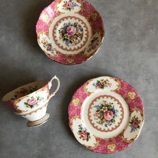 ロイヤルアルバート(ROYAL ALBERT)のロイヤルアルバート　アンティーク　ティーカップ＆ソーサー　(食器)