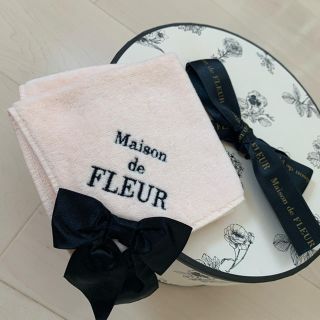 メゾンドフルール(Maison de FLEUR)のMaison de FLEUR メゾンドフルールサテンビックリボンタオルハンカチ(ハンカチ)