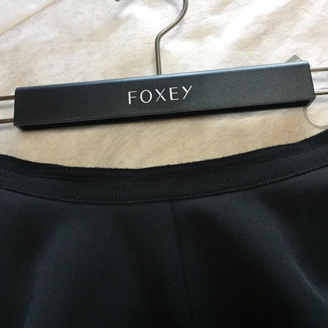 FOXEY(フォクシー)のフォクシー スカート ブラック ３８ FOXEY クロ 美品  レディースのスカート(ひざ丈スカート)の商品写真