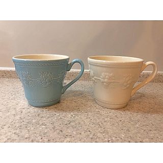 ウェッジウッド(WEDGWOOD)のウエッジウッド　フェスティビティ　マグカップ　ペア(マグカップ)