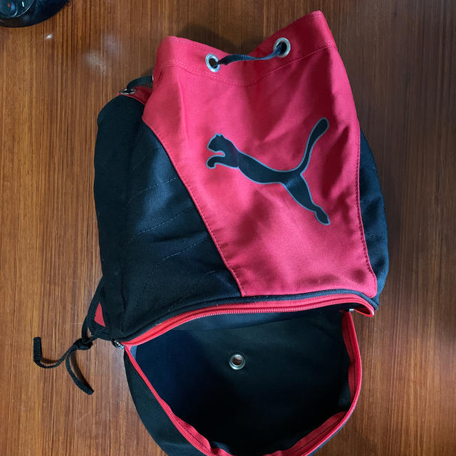 PUMA(プーマ)のPUMA プーマ　プールバッグ　赤&黒　2段式 キッズ/ベビー/マタニティのこども用バッグ(その他)の商品写真