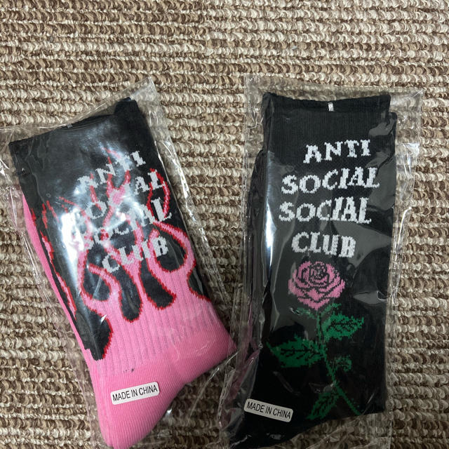 ANTI(アンチ)のANTI SOCIAL SOCIAL CLUB 炎 ソックス メンズのレッグウェア(ソックス)の商品写真