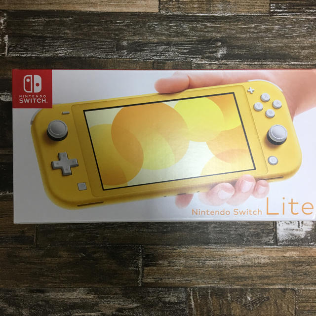 Nintendo Switch(ニンテンドースイッチ)のNintendo Switch lite イエロー エンタメ/ホビーのゲームソフト/ゲーム機本体(携帯用ゲーム機本体)の商品写真