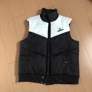 アディダス(adidas)の【4連休限定値下げ】 adidas ダウンベスト(ダウンベスト)