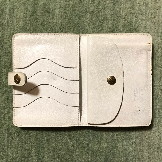 IL BISONTE(イルビゾンテ)のイルビゾンテ　二つ折り財布 レディースのファッション小物(財布)の商品写真