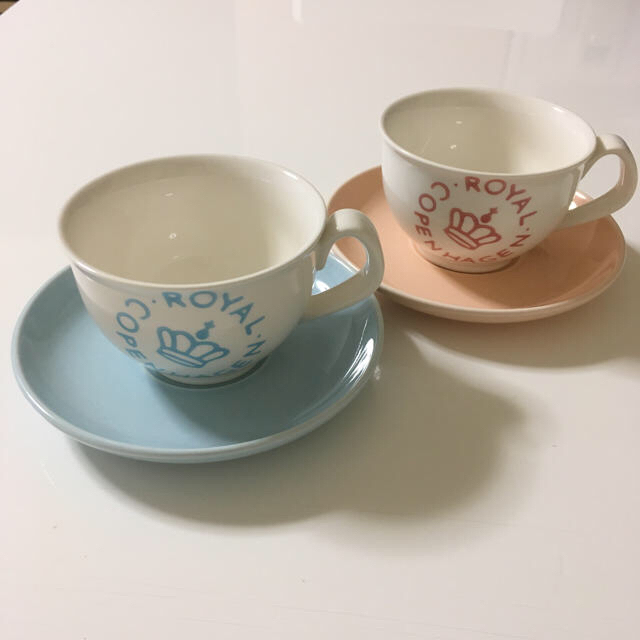 ROYAL COPENHAGEN(ロイヤルコペンハーゲン)のロイヤルコペンハーゲン　ニューシグネチャー　カップ＆ソーサー　ピンク　ブルー インテリア/住まい/日用品のキッチン/食器(食器)の商品写真