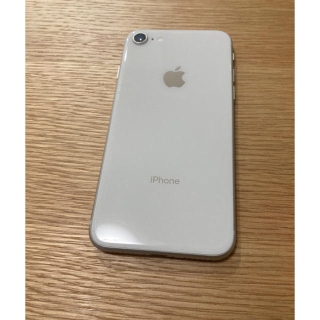 Apple(アップル)のiPhone8 64GB（Softbank版/シルバー）  スマホ/家電/カメラのスマートフォン/携帯電話(スマートフォン本体)の商品写真