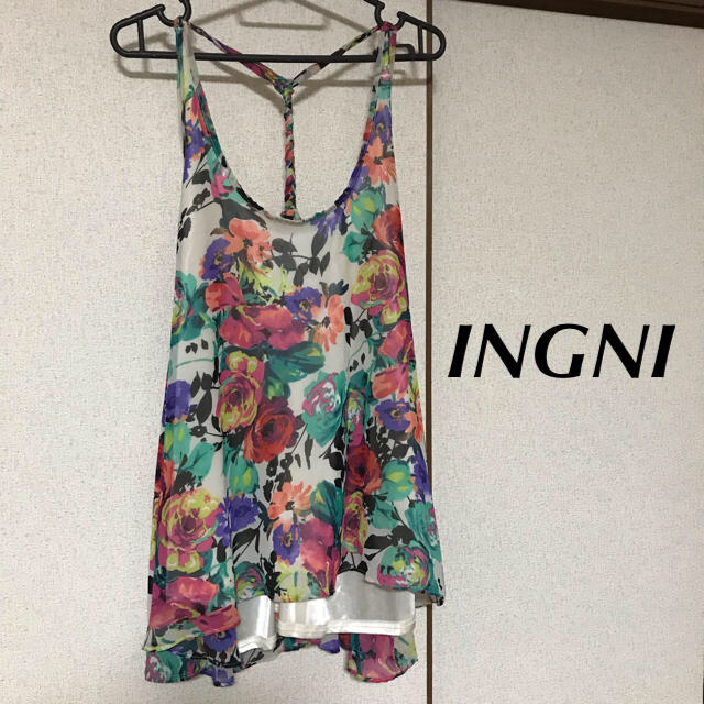 INGNI(イング)のINGNI タンクトップ カラフル 花柄 レディースのトップス(タンクトップ)の商品写真