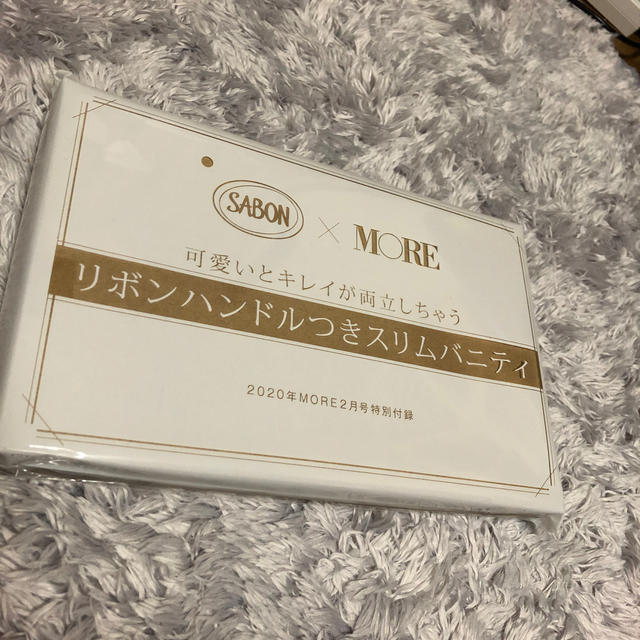 SABON(サボン)のSABON×MORE リボンハンドルつきスリムバニティ レディースのファッション小物(ポーチ)の商品写真