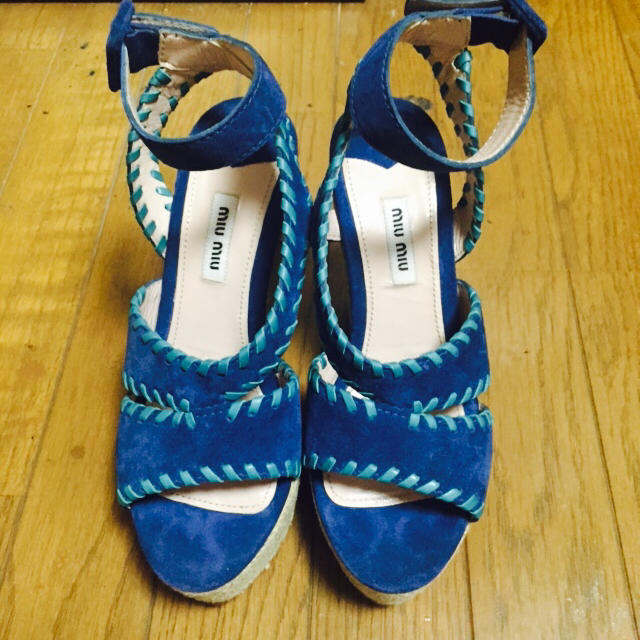 miumiu(ミュウミュウ)の新品☆miumiuスウェードサンダル レディースの靴/シューズ(サンダル)の商品写真