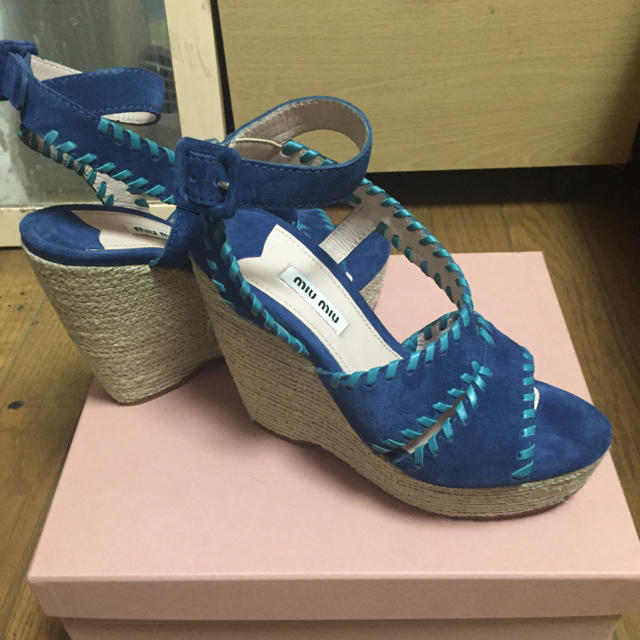 miumiu(ミュウミュウ)の新品☆miumiuスウェードサンダル レディースの靴/シューズ(サンダル)の商品写真