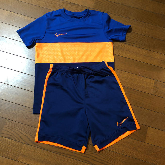 NIKE(ナイキ)のナイキ　140-150 サッカー　上下セット スポーツ/アウトドアのサッカー/フットサル(ウェア)の商品写真