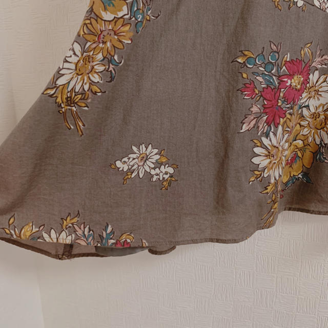OLIVEdesOLIVE(オリーブデオリーブ)の【再値下げ】アシメントリースカート　花柄　ブラウン レディースのスカート(ひざ丈スカート)の商品写真