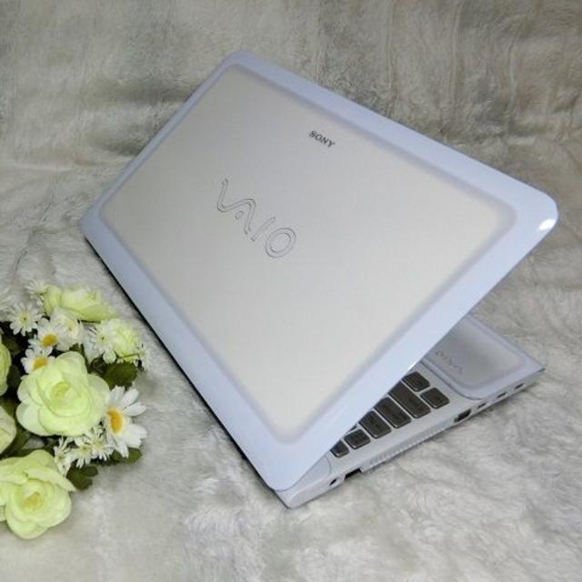 ACアダプタホワイトの可愛VAIO Core i5／SSD480／8G／ブルーレイ／TV