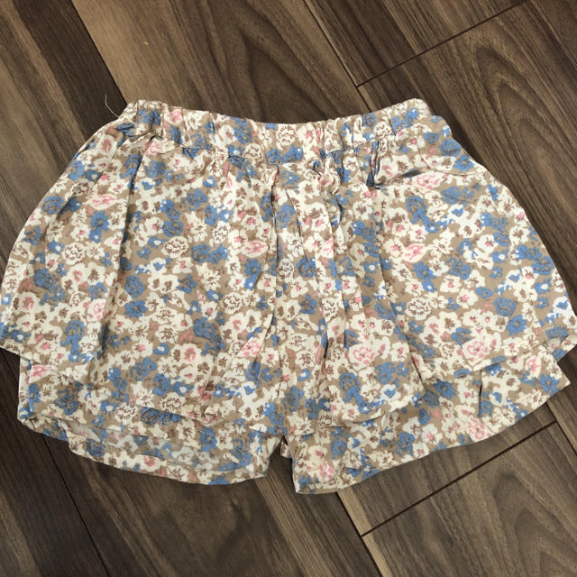 Branshes(ブランシェス)の花柄 ショートパンツ キュロット　90 キッズ/ベビー/マタニティのキッズ服女の子用(90cm~)(パンツ/スパッツ)の商品写真