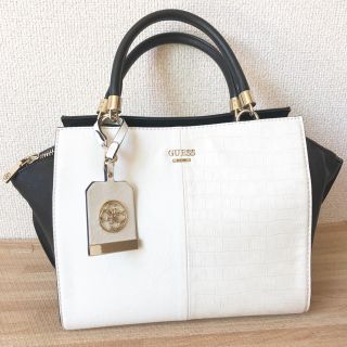 ゲス(GUESS)のGUESS バイカラー ハンドバッグ(ハンドバッグ)