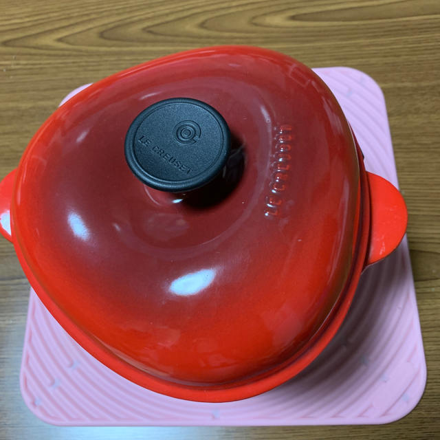 ル クルーゼ ココットアップル 18cm チェリーレッド