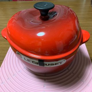 ルクルーゼ(LE CREUSET)のル クルーゼ　ココットアップル 18cm チェリーレッド(鍋/フライパン)