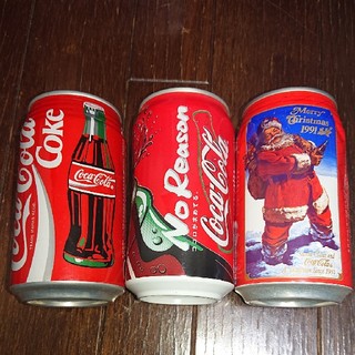 コカコーラ(コカ・コーラ)のサンタクロース絵柄入りもある アンティークなコカ・コーラの空き缶(その他)