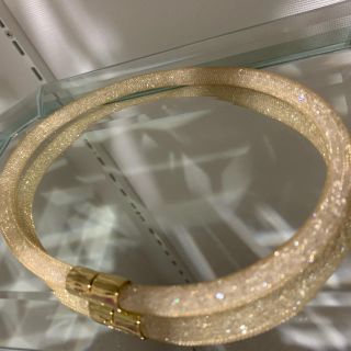 スワロフスキー(SWAROVSKI)のスワロフスキースターダストバングルチョーカーネックレスシャンパンゴールド美品(ブレスレット/バングル)