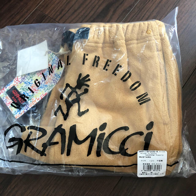 GRAMICCI(グラミチ)の【新品】Gramicci グラミチ　フリースパンツ　2点 キッズ/ベビー/マタニティのキッズ服男の子用(90cm~)(パンツ/スパッツ)の商品写真