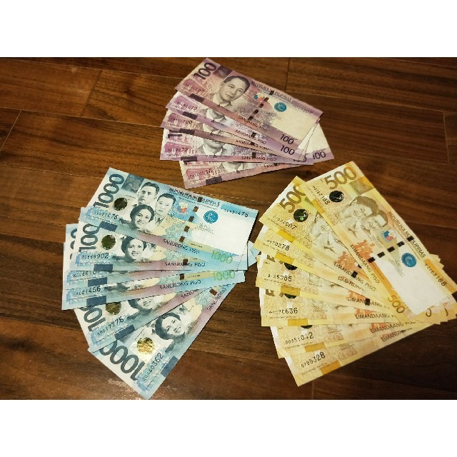 その他フィリピン現行紙幣、全部で10000ペソ。