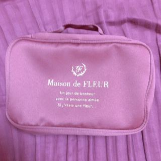 メゾンドフルール(Maison de FLEUR)のMaison de FLEUR トラベルガジェットケース(ポーチ)