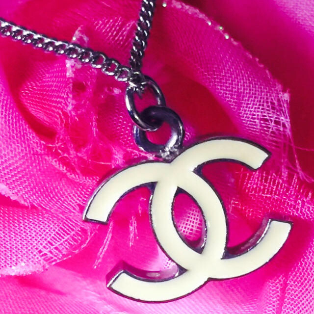 CHANEL(シャネル)のCHANEL ホワイトネックレス レディースのアクセサリー(ネックレス)の商品写真