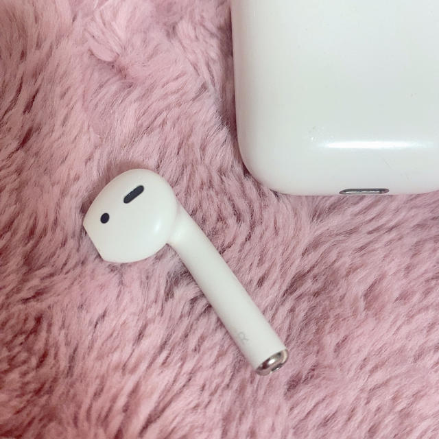 エアーポッズ　Air pods 片耳　 スマホ/家電/カメラのオーディオ機器(ヘッドフォン/イヤフォン)の商品写真