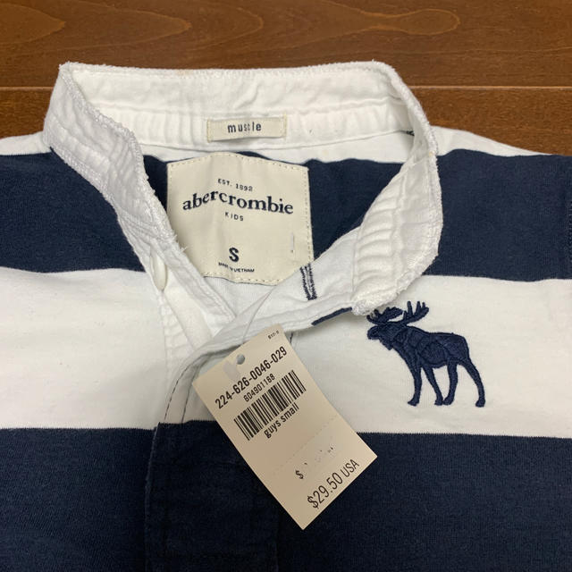 Abercrombie&Fitch(アバクロンビーアンドフィッチ)のアバクロ　キッズ　S 半袖Tシャツ キッズ/ベビー/マタニティのキッズ服男の子用(90cm~)(Tシャツ/カットソー)の商品写真