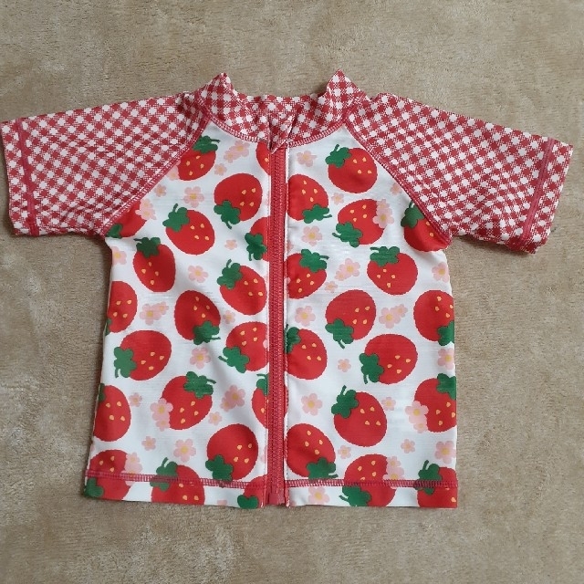 半袖ラッシュガード　95㎝　2枚 キッズ/ベビー/マタニティのキッズ服女の子用(90cm~)(水着)の商品写真