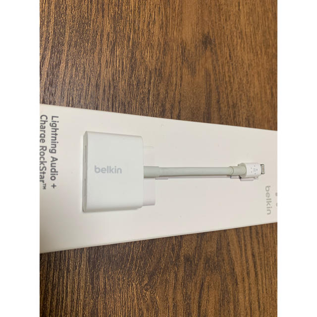 Apple(アップル)のBelkin Lightning Audio + Charge Rockstar スマホ/家電/カメラのスマートフォン/携帯電話(バッテリー/充電器)の商品写真