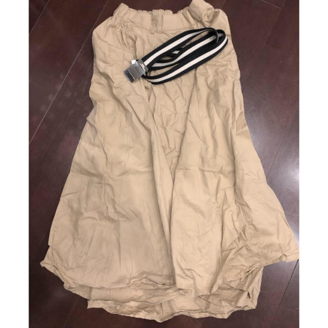 SpRay(スプレイ)のベルト付きスカート ベージュ Spray レディースのスカート(ひざ丈スカート)の商品写真