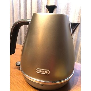 デロンギ(DeLonghi)のデロンギ　電気ケトル　フューチャーブロンズ(電気ケトル)