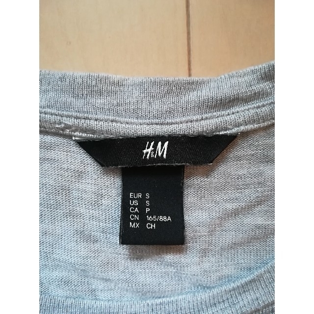 H&M(エイチアンドエム)のH&M　薄手ニット　Uネック　US Sサイズ　レディース　落ち感　グレー　半袖 レディースのトップス(ニット/セーター)の商品写真