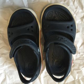 クロックス(crocs)の【かおり様専用】crocs クロックス　サンダル　c5 ネイビー(サンダル)