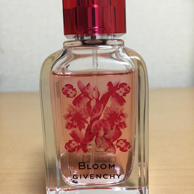 GIVENCHY(ジバンシィ)のGIVENCHYブルームオーデトワレ コスメ/美容の香水(香水(女性用))の商品写真