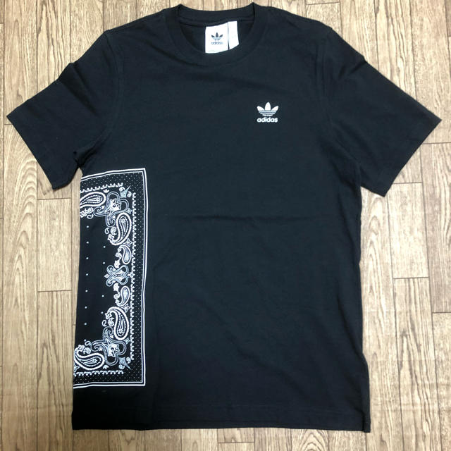 adidas(アディダス)の《新品未使用》アディダス オリジナルス BANDANA tシャツ  メンズのトップス(Tシャツ/カットソー(半袖/袖なし))の商品写真