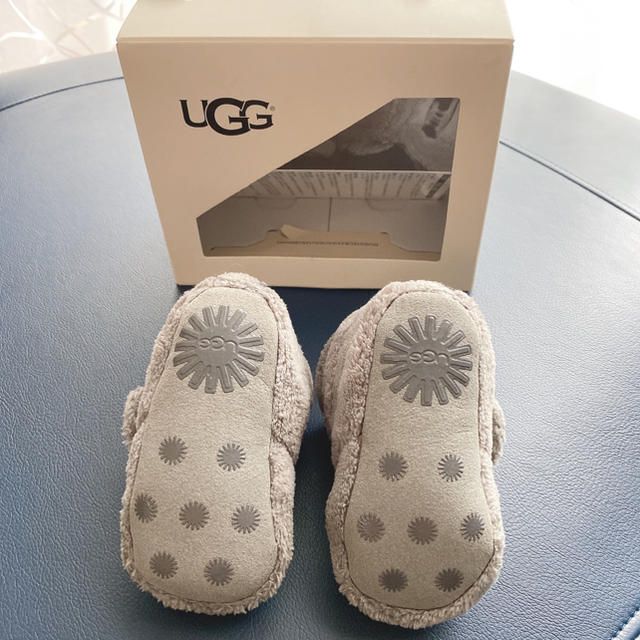 UGG(アグ)のugg ビックスビー 新品未使用　箱レシート付 キッズ/ベビー/マタニティのベビー靴/シューズ(~14cm)(スニーカー)の商品写真