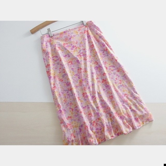 kumikyoku（組曲）(クミキョク)の春夏　⚫KUMIKYOKU⚫　組曲　ミディ丈花柄スカート　２♪ピンク系　匿名配送 レディースのスカート(ひざ丈スカート)の商品写真