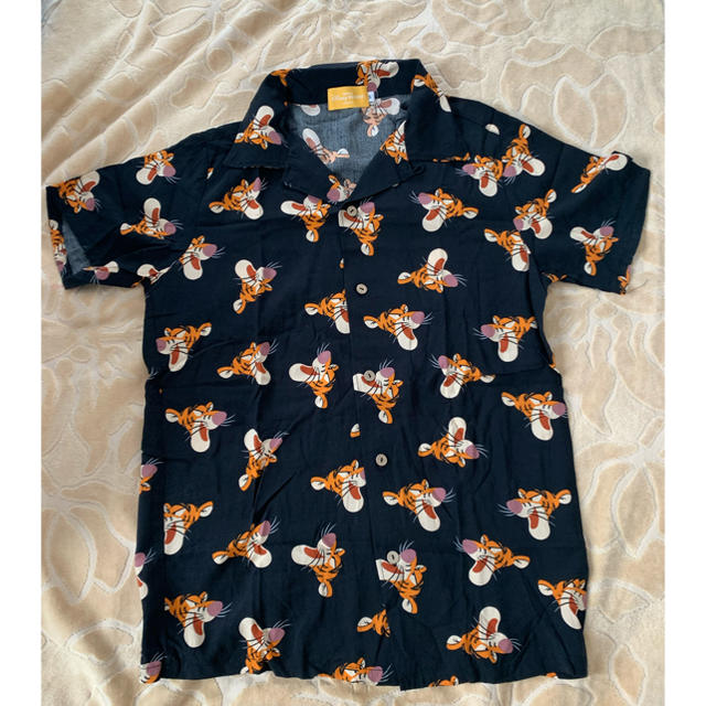 Disney(ディズニー)のディズニー ティガーアロハシャツ レディースのトップス(シャツ/ブラウス(半袖/袖なし))の商品写真