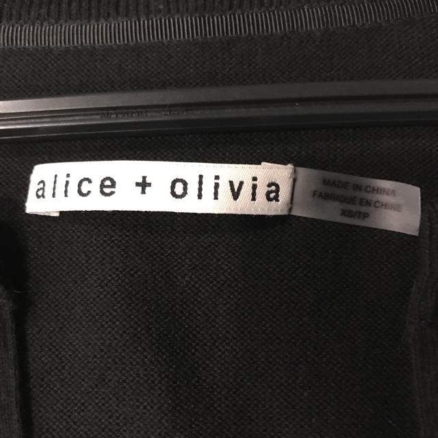 Alice+Olivia(アリスアンドオリビア)のブランドブラックカーディガン レディースのトップス(カーディガン)の商品写真