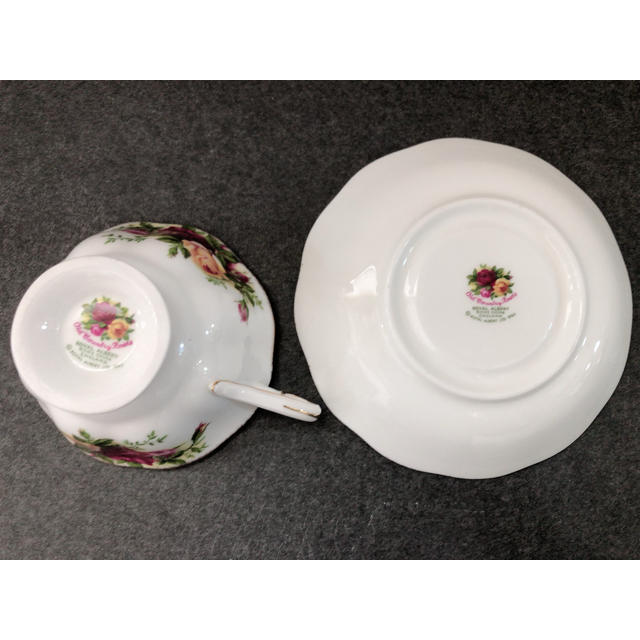 ROYAL ALBERT(ロイヤルアルバート)のロイヤルアルバート ティーカップ&ソーサー インテリア/住まい/日用品のキッチン/食器(グラス/カップ)の商品写真