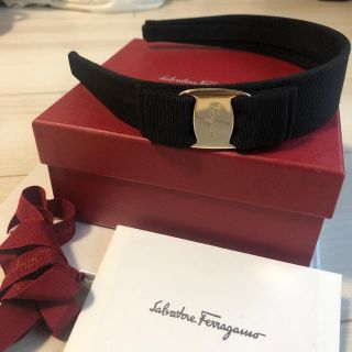 サルヴァトーレフェラガモ(Salvatore Ferragamo)のフェラガモ リボン カチューシャ (箱付き)(カチューシャ)