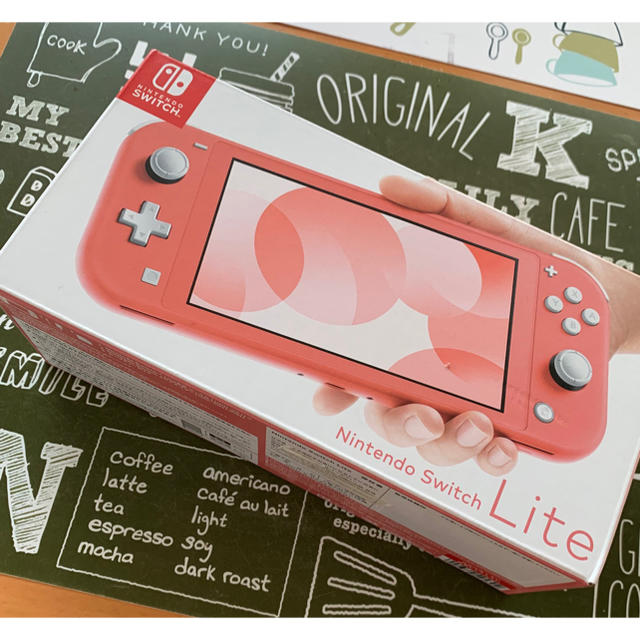 新品・未開封》任天堂 Switch lite 本体 コーラル-