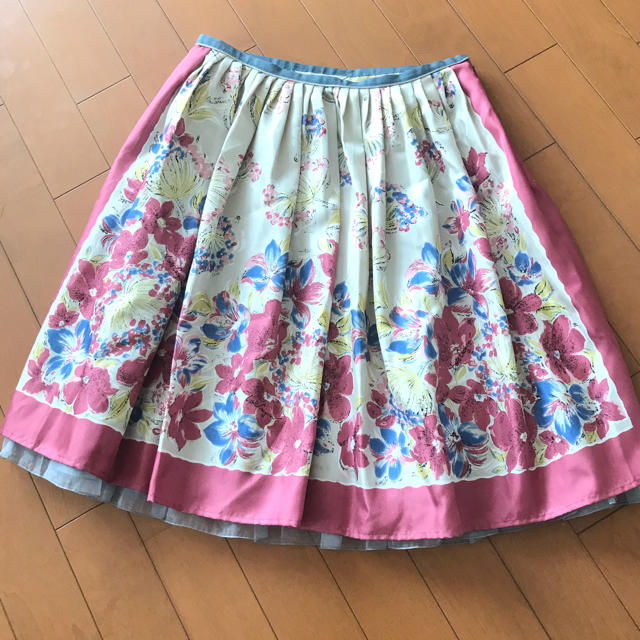 Lois CRAYON(ロイスクレヨン)のロイスクレヨン　花柄スカート　 レディースのスカート(ひざ丈スカート)の商品写真