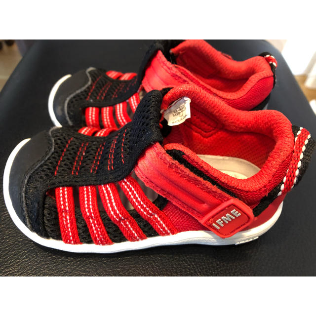 14.0 IFME サンダル　赤×黒 キッズ/ベビー/マタニティのベビー靴/シューズ(~14cm)(サンダル)の商品写真