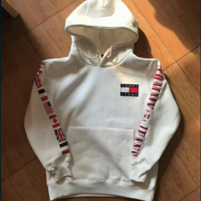 TOMMY HILFIGER(トミーヒルフィガー)のトミーヒルフィガー   パーカー レディースのトップス(パーカー)の商品写真